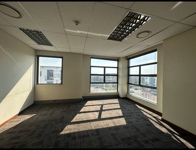 432M² OFFICE TO LET IN ECO PARK ESTATE